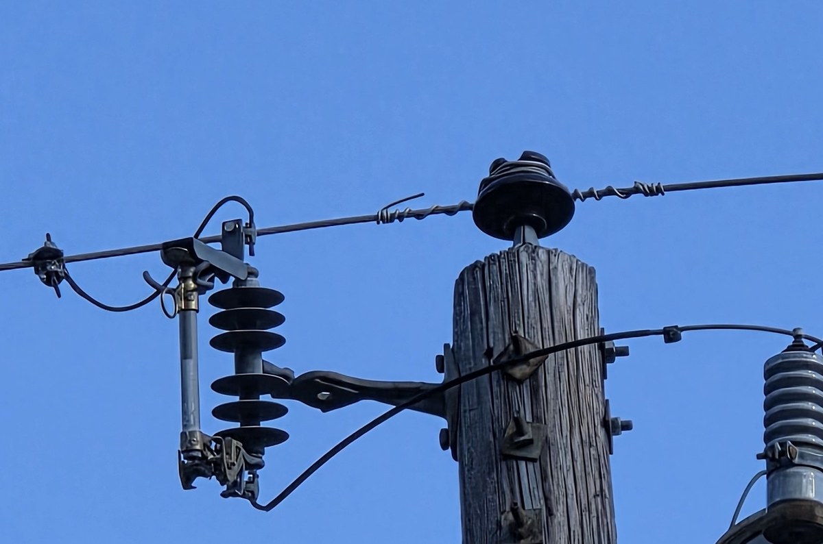 Lightning Arrestor & Dropout Fuse