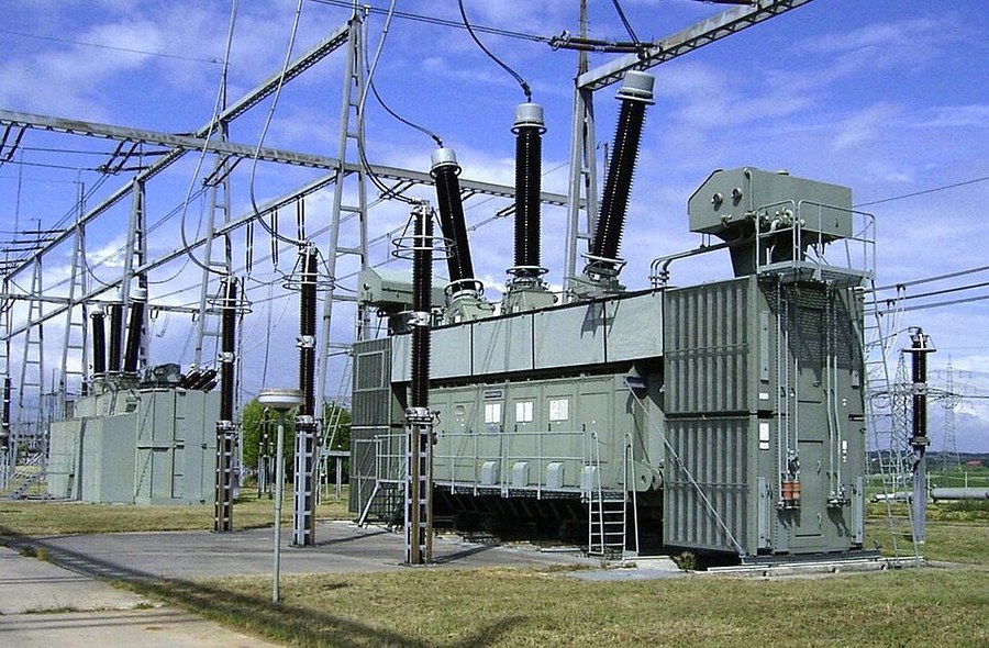Medium Voltage Insulating Shrouds & Boots for Breaker Bushings