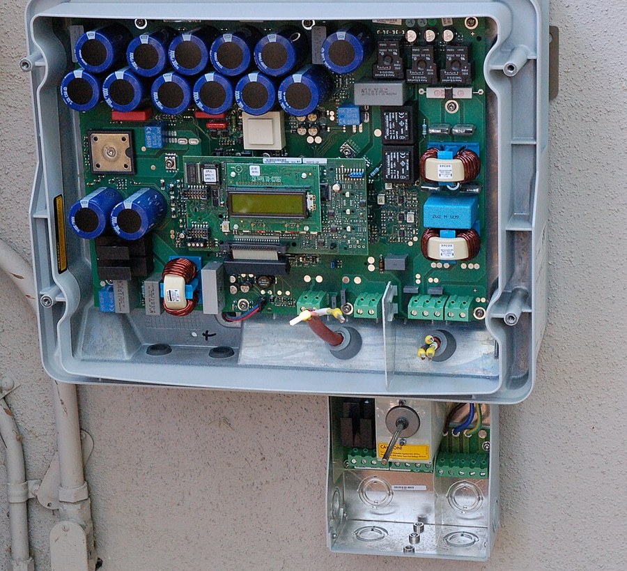 Three-Phase Hybrid Solar Energy Storage Inverter 30 kW